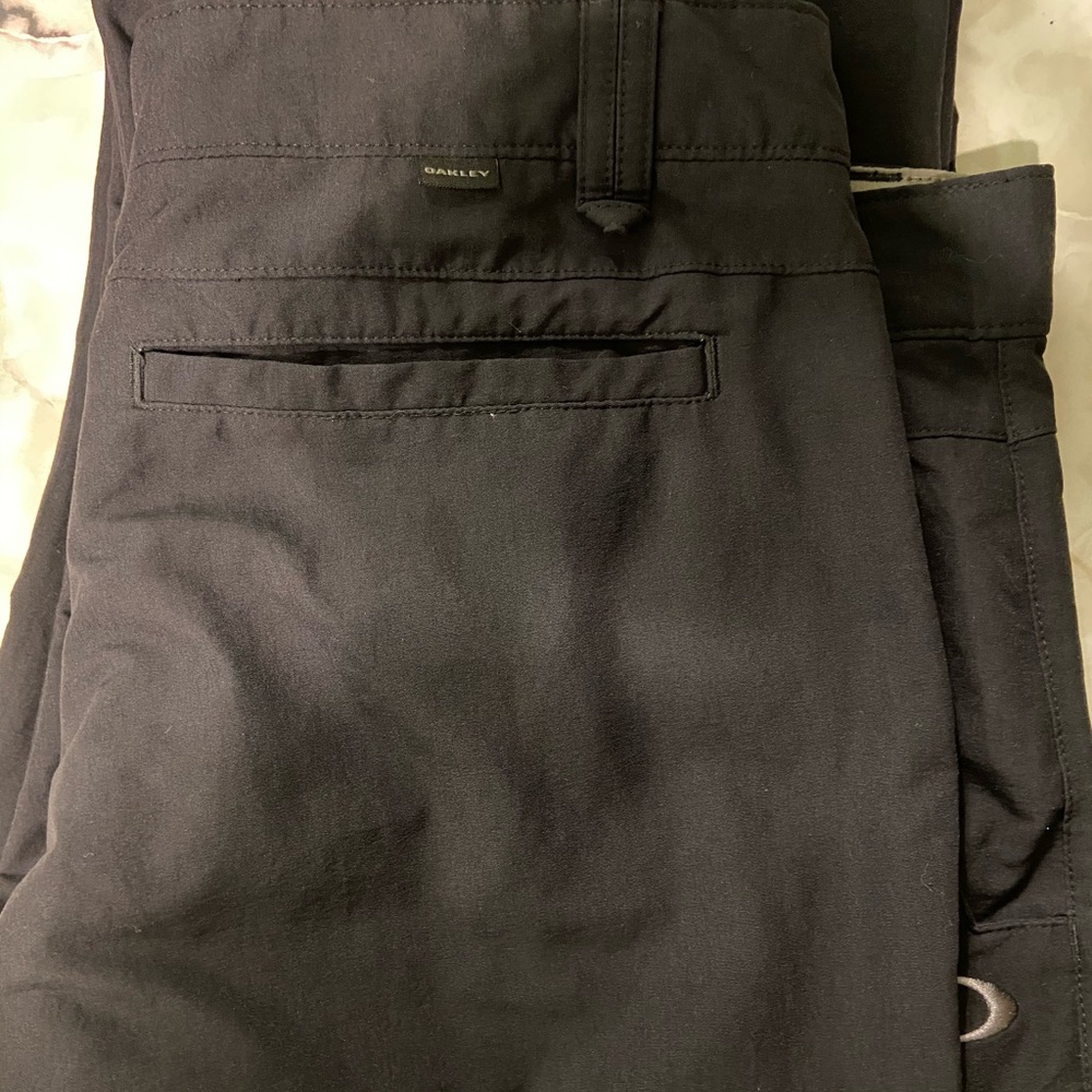 Men’s 34x30 black Oakley pants
